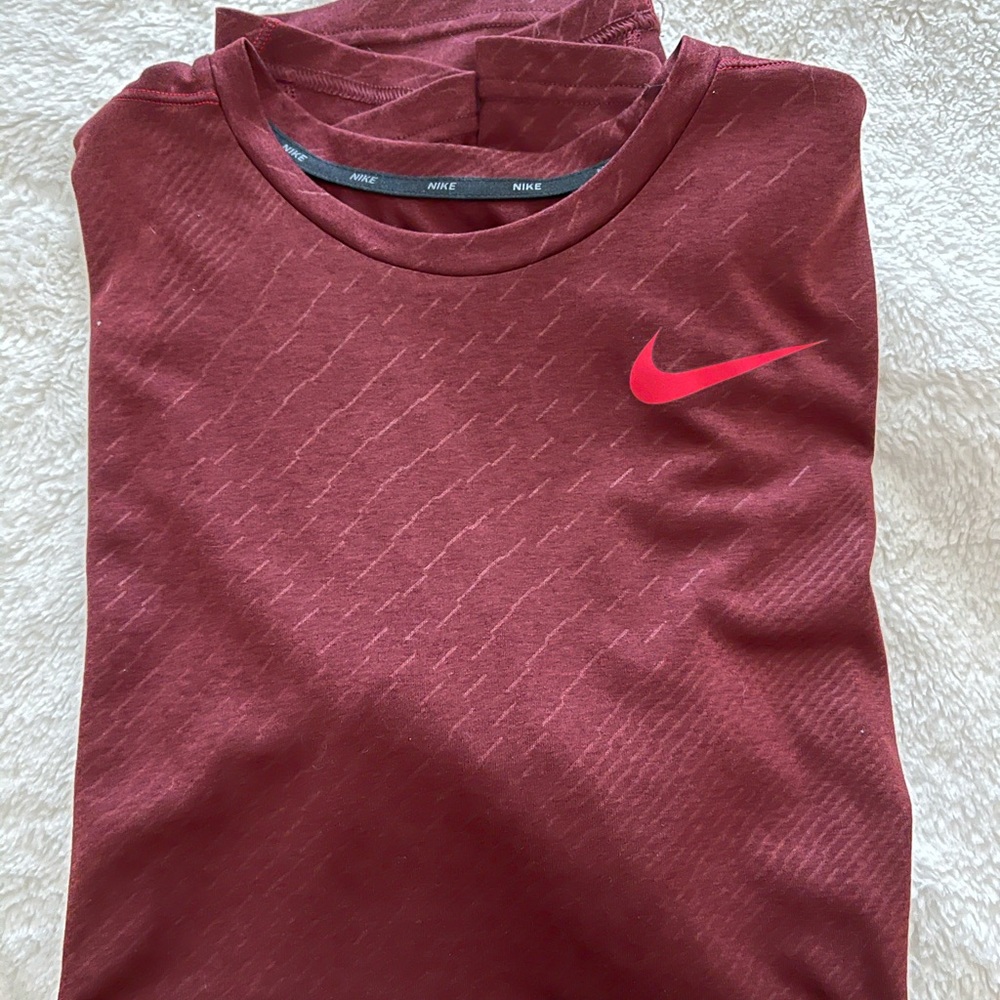 Nikes mens short sleeve